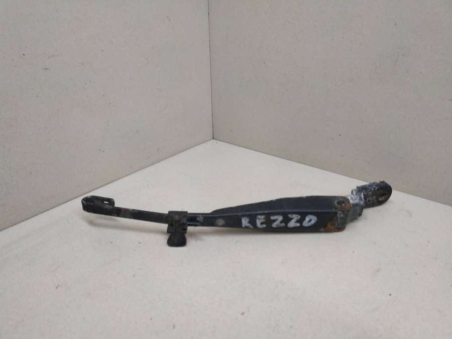 Щеткодержатель задний к Daewoo Rezzo 2003