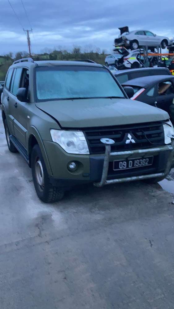 Замок двери к Mitsubishi Pajero 2009