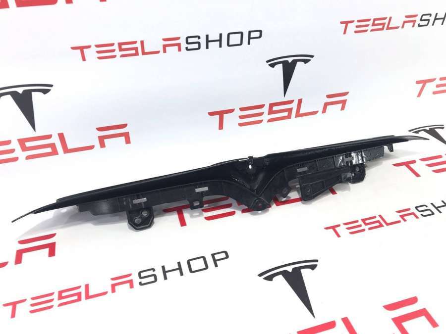 Молдинг бампера переднего к Tesla Model S 2021