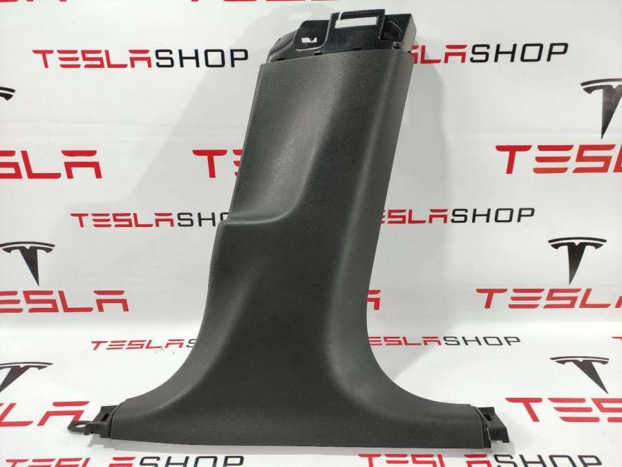 Обшивка стойки к Tesla Model 3 2019