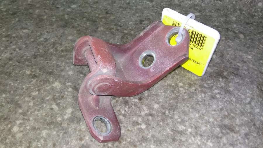 Петля двери передней правой к Mazda 3 2006