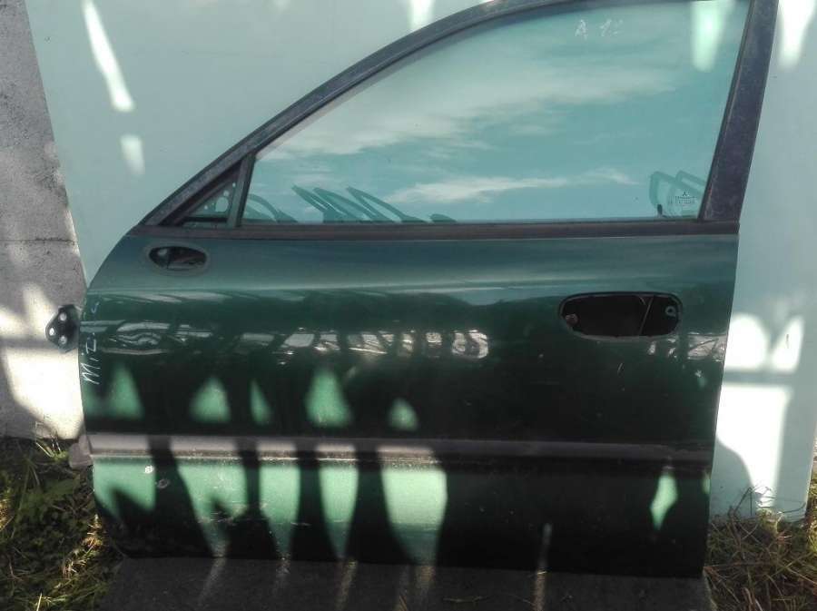 Уплотнитель к Mitsubishi Carisma 1998