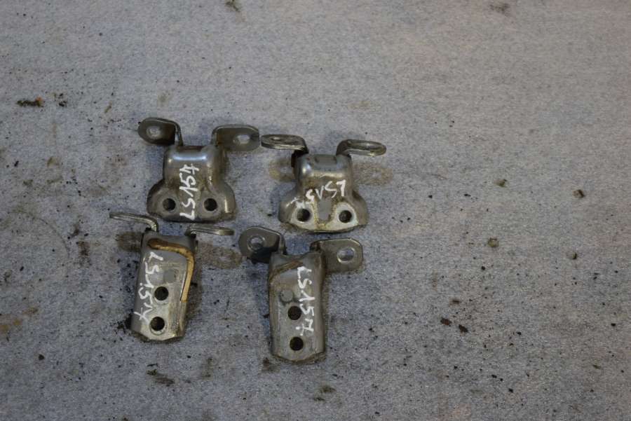 Петля двери передней правой к Toyota Yaris 2008