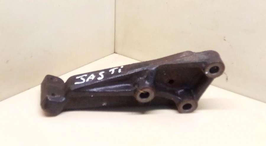 Кронштейн двигателя к Subaru Justy 1996