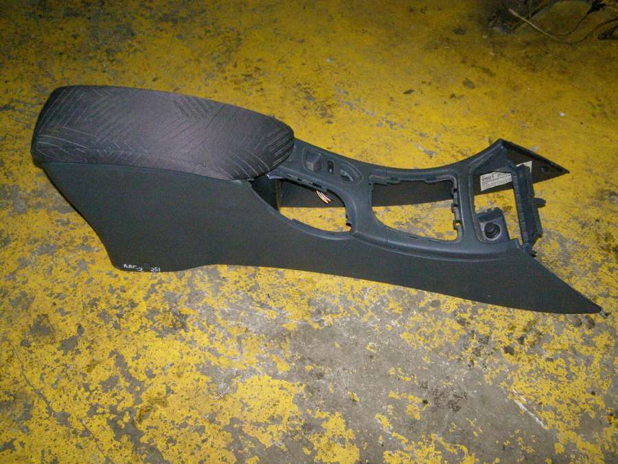 Подлокотник к Renault Laguna 2002