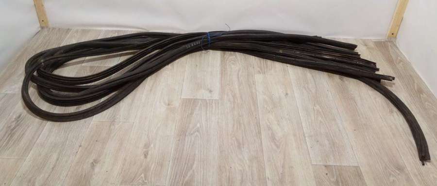 Уплотнитель к Nissan Almera Tino 2004