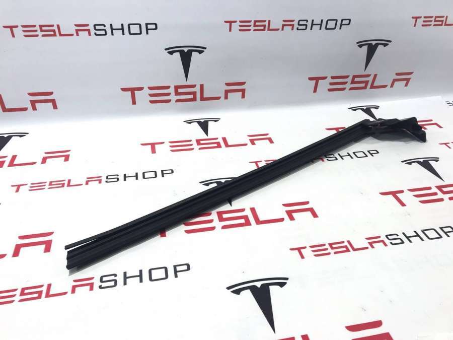 Уплотнитель к Tesla Model 3 2020