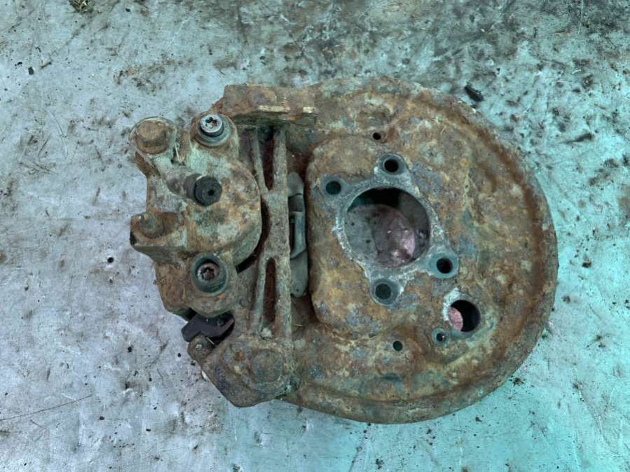 Суппорт задний левый к Hyundai Sonata 1995
