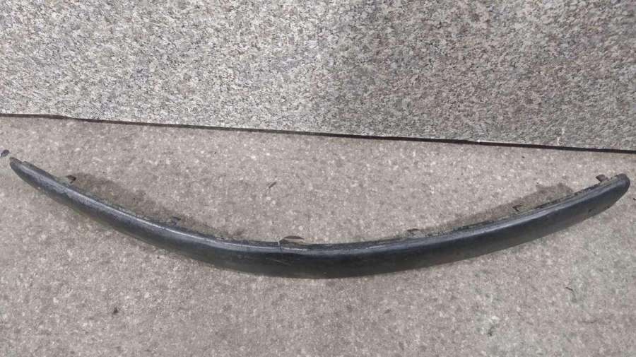 Молдинг бампера переднего к Volkswagen Passat 1999