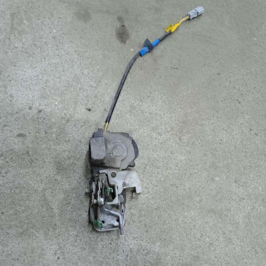 Замок двери задней правой к Rover 400 1995