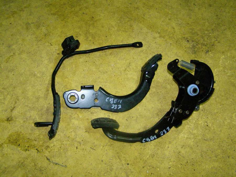 Педаль к Renault Scenic 2002