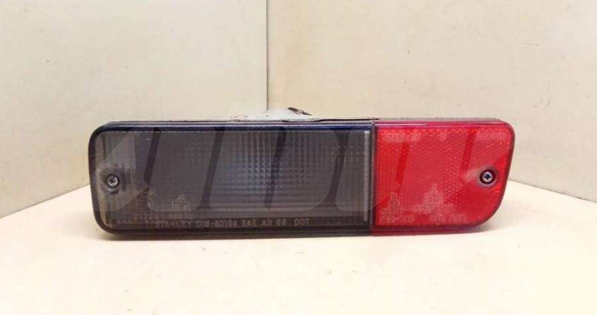 Фонарь противотуманный правый к Mitsubishi Space Runner 1995