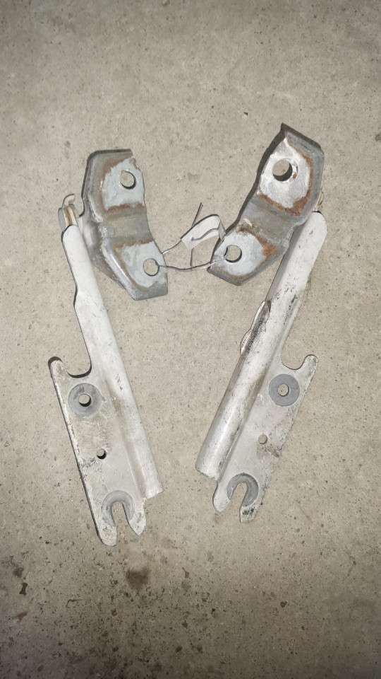 Петля капота правая к Mazda 323 1999