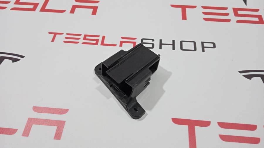 Кронштейн к Tesla Model S 2016