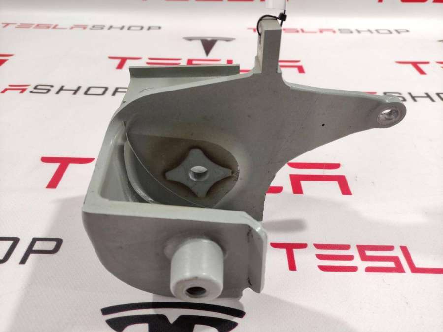 Кронштейн двигателя к Tesla Model S 2016