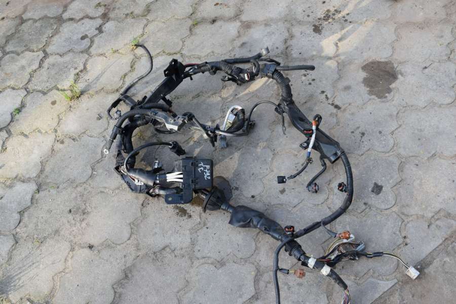 Проводка двигателя к Toyota Corolla Verso 2006