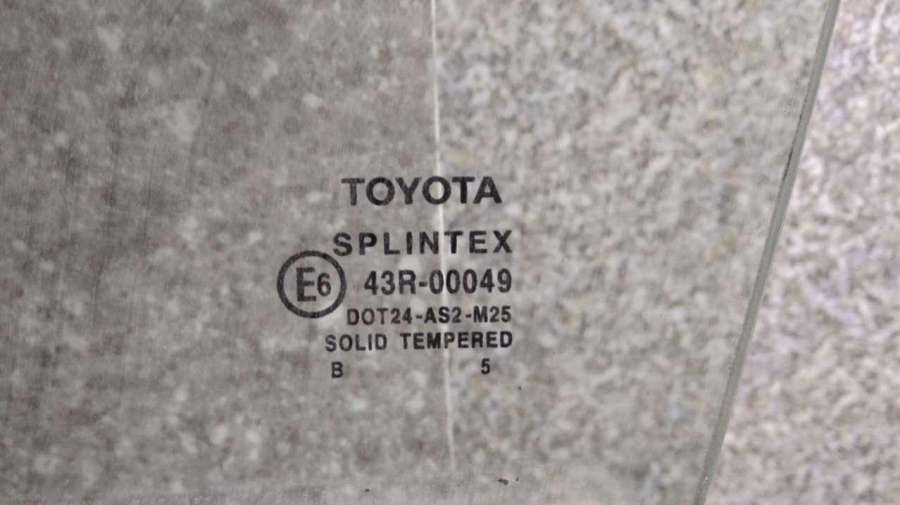 Стекло двери передней левой к Toyota Carina 1995