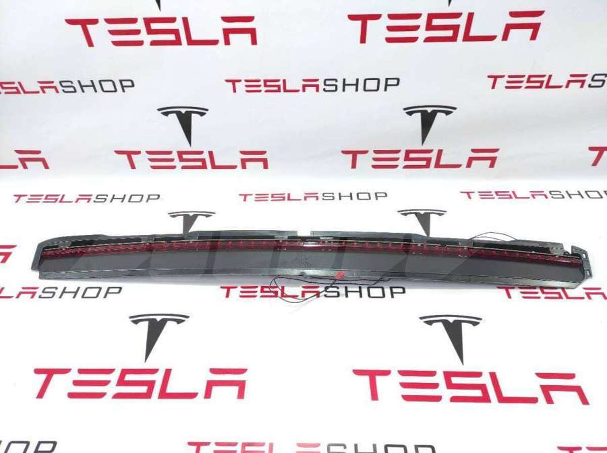 Стоп-сигнал к Tesla Model S 2016