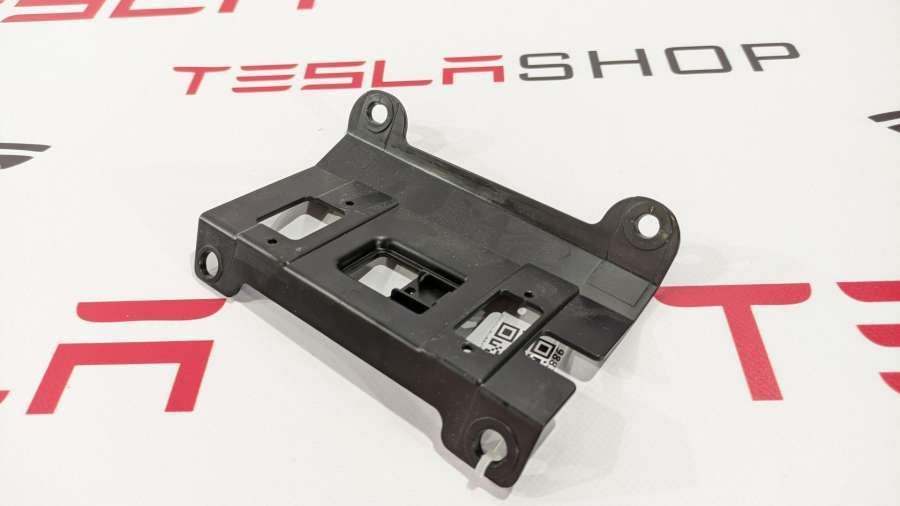 Кронштейн к Tesla Model S 2014