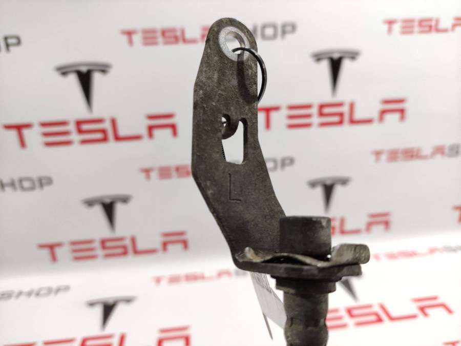 Шланг тормозной к Tesla Model S 2015