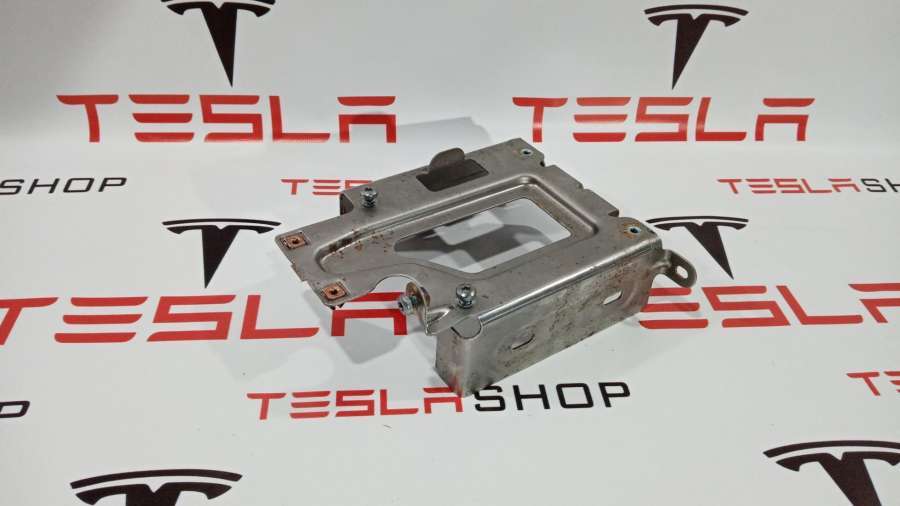 Кронштейн к Tesla Model S 2015