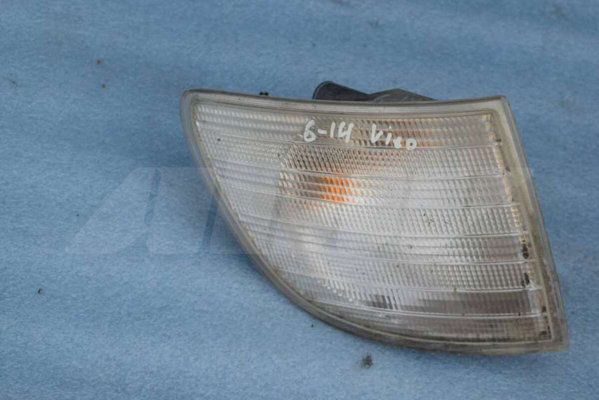 Поворотник правый к Mercedes-Benz Vito 2001