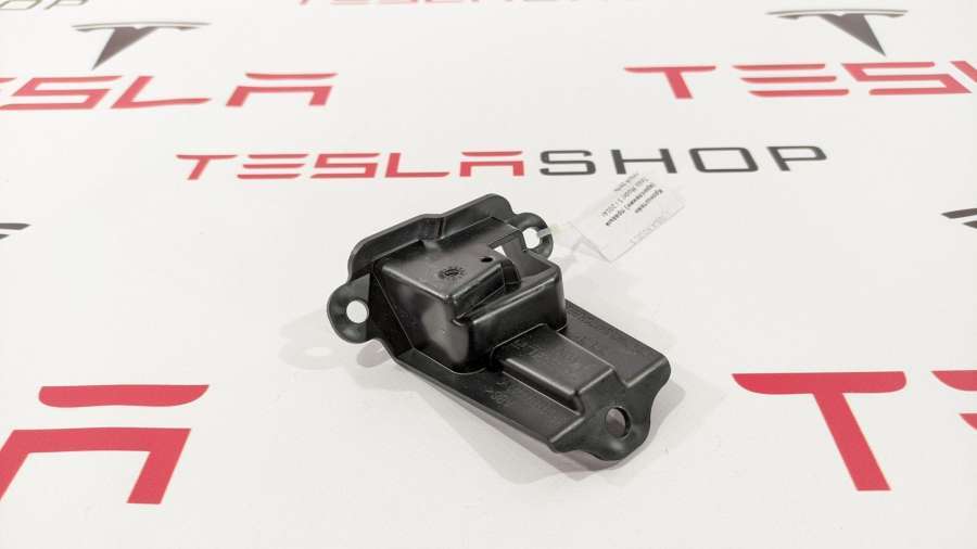 Кронштейн к Tesla Model S 2014