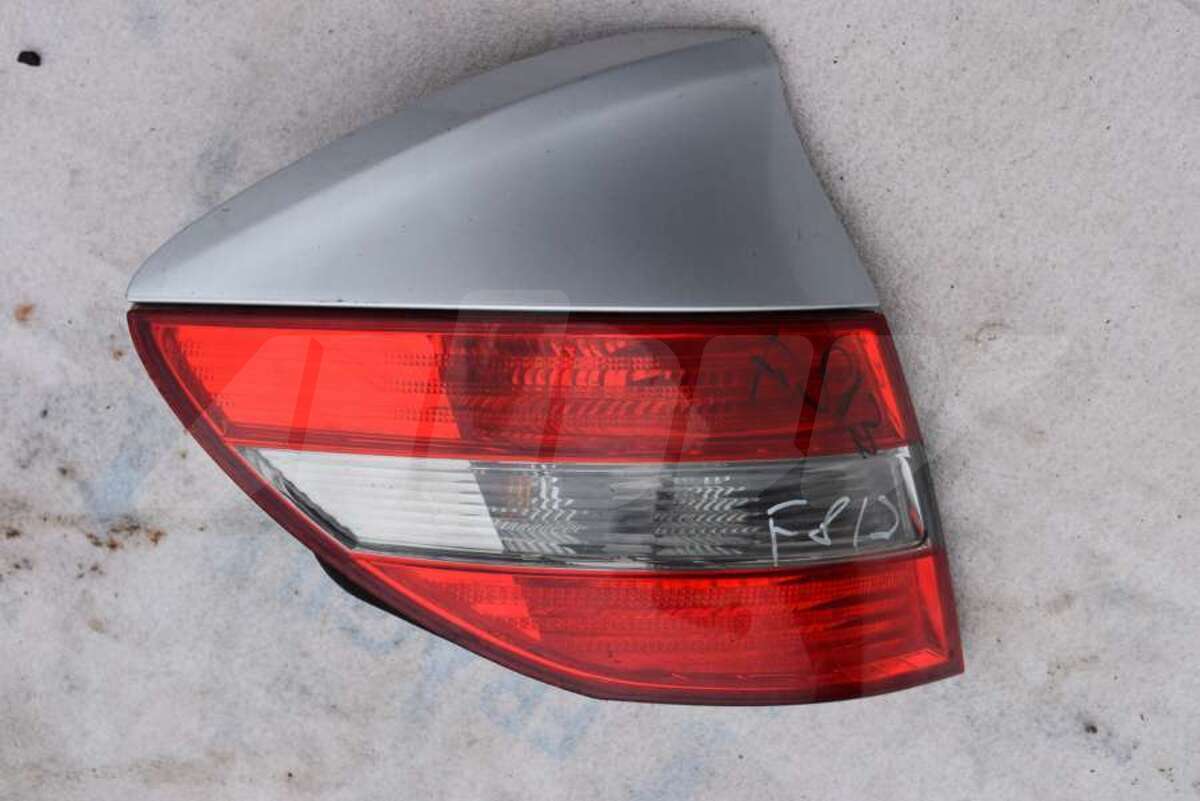 Фонарь задний левый к Mercedes-Benz CLC-klasse 2009