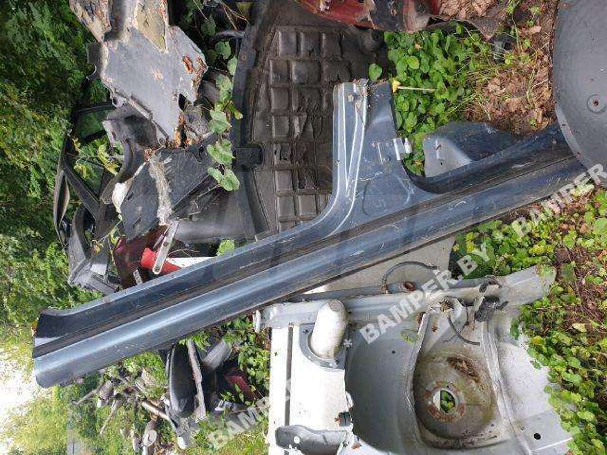 Порог левый к Peugeot 406 2001