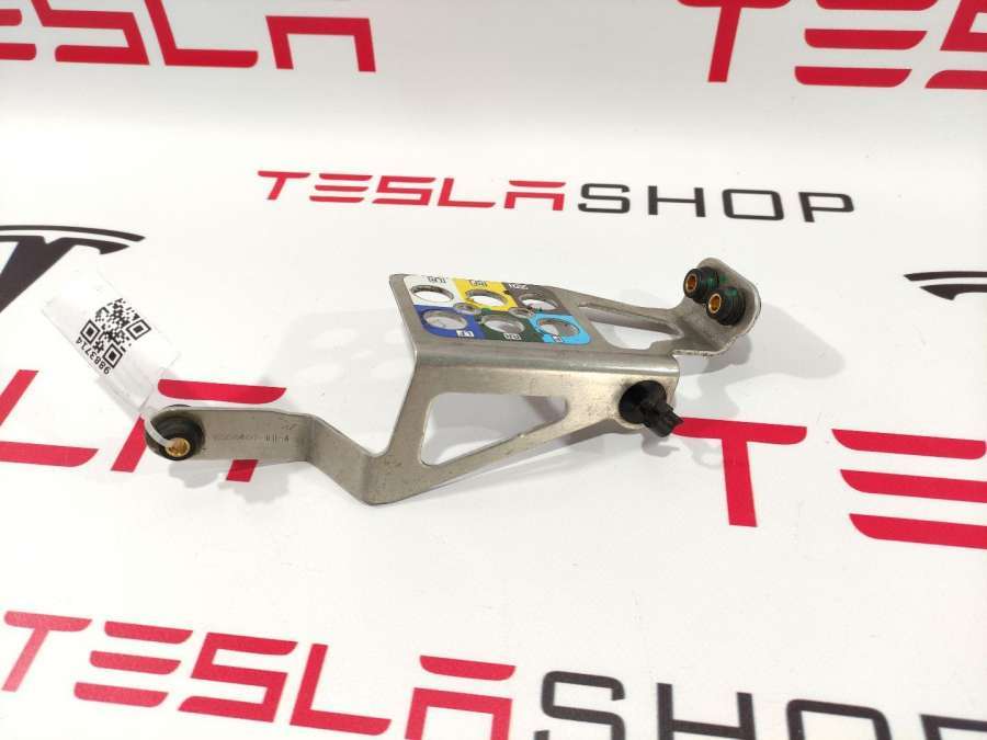 Блок клапанов пневмоподвески к Tesla Model S 2014
