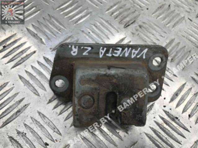 Замок (кнопка) крышки багажника к Nissan Vanette 1998