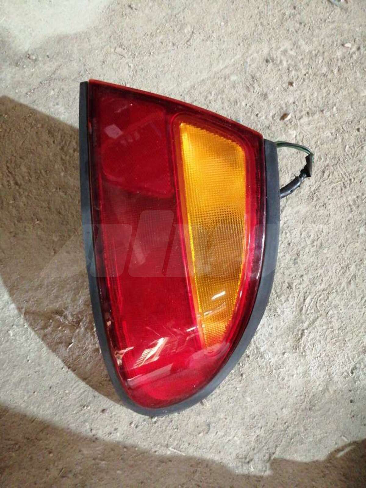 Фонарь задний правый к Mazda 323 1995