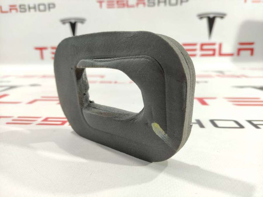 Уплотнитель к Tesla Model 3 2021
