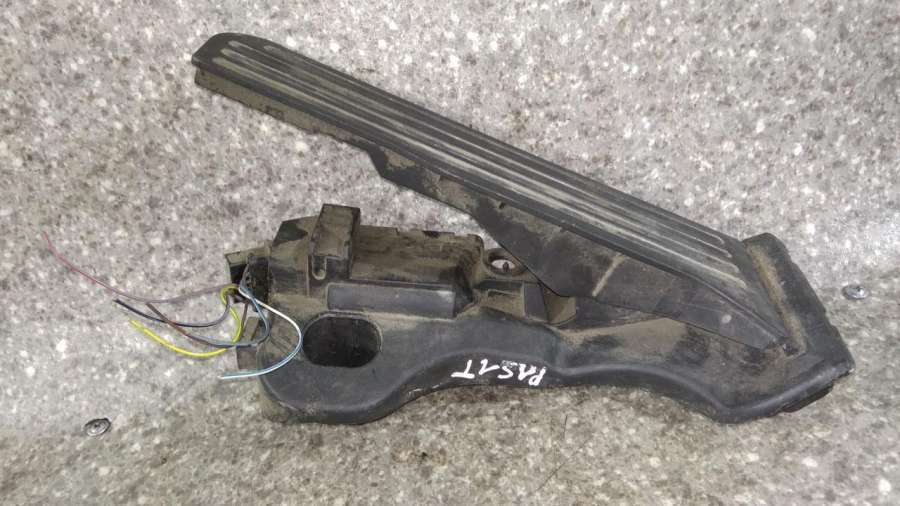 Педаль к Volkswagen Passat 2008