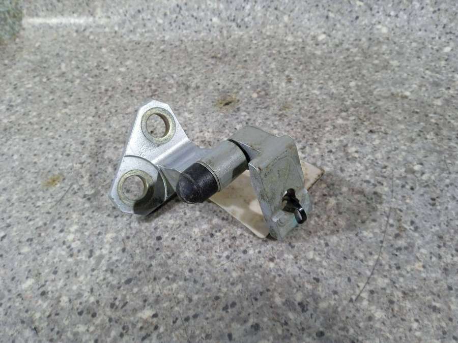 Петля двери задней левой к Volkswagen Passat 2006