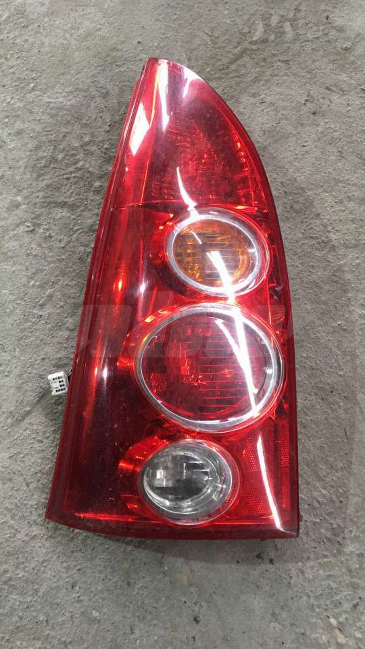 Фонарь задний левый к Mazda Premacy 2002