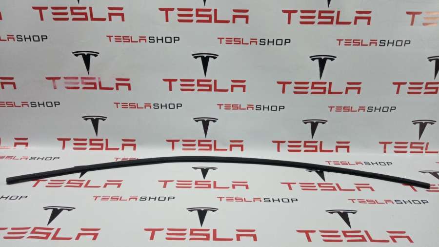 Уплотнитель к Tesla Model S 2015