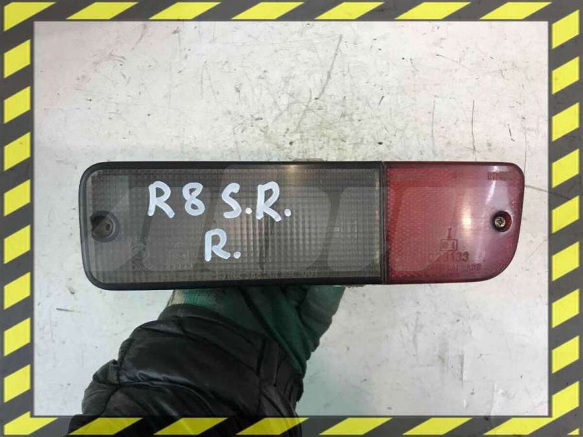 Фонарь заднего хода к Mitsubishi Space Runner 1997