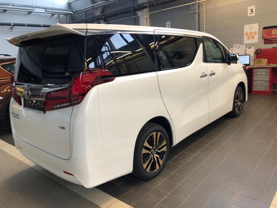 Тойота Alphard 2021