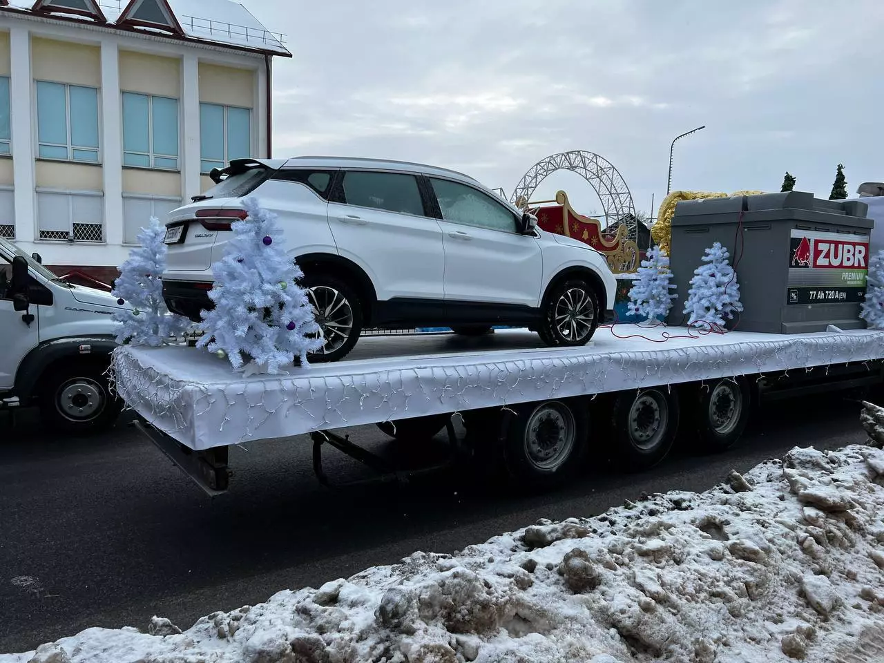 В Пинске устроили маскарад из автомобилей: как прошел фестиваль  «Берестейские сани» - Автомобили Гродно