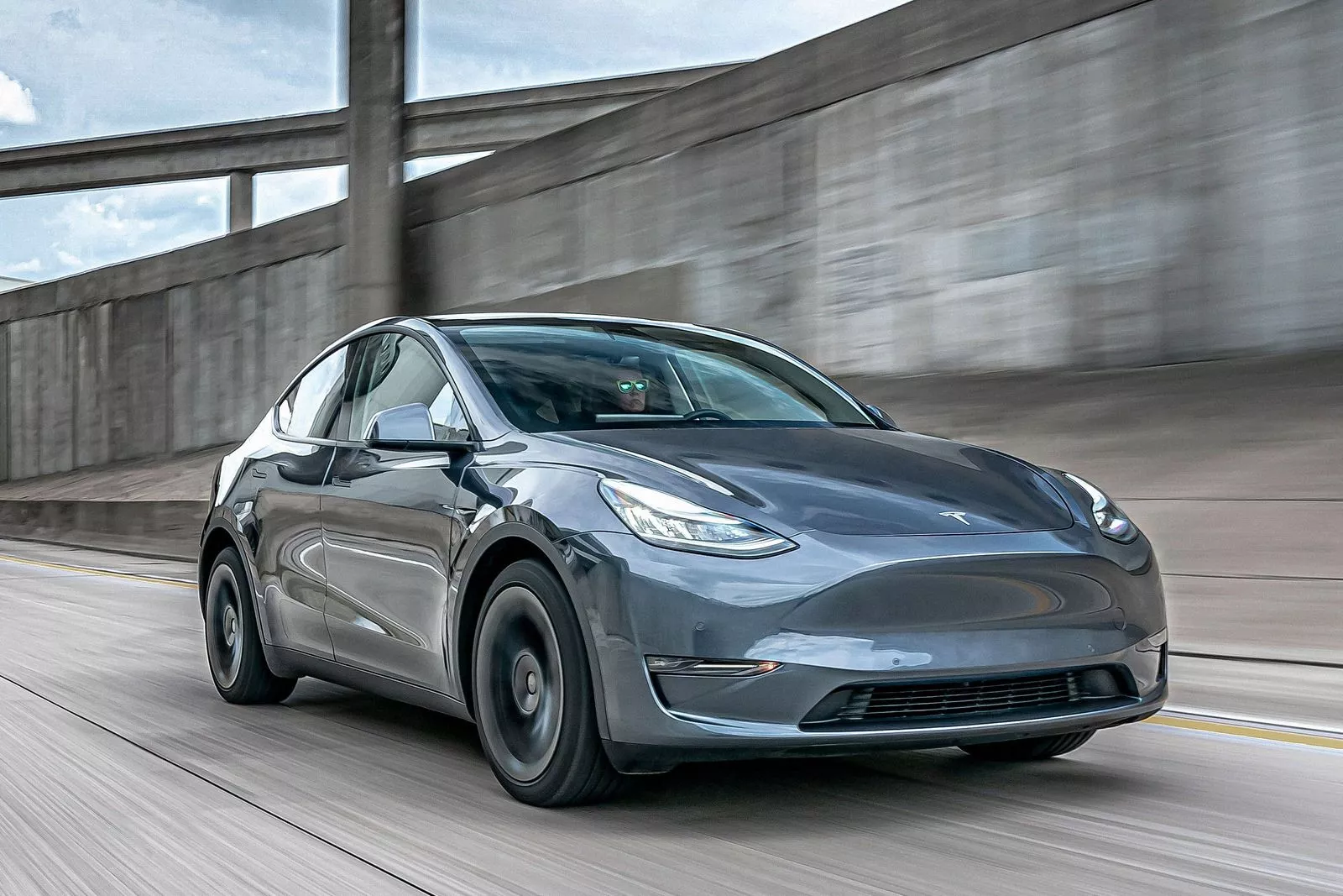 Tesla Model Y возглавила рейтинг продаж автомобилей в Европе