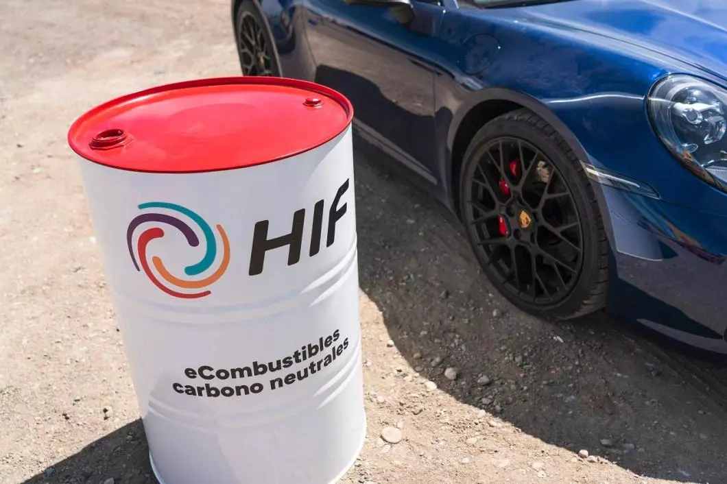 Пионер производства электротоплива, компания HIF Global, получила поддержку от Porsche и других игроков для своего проекта завода в Чили.