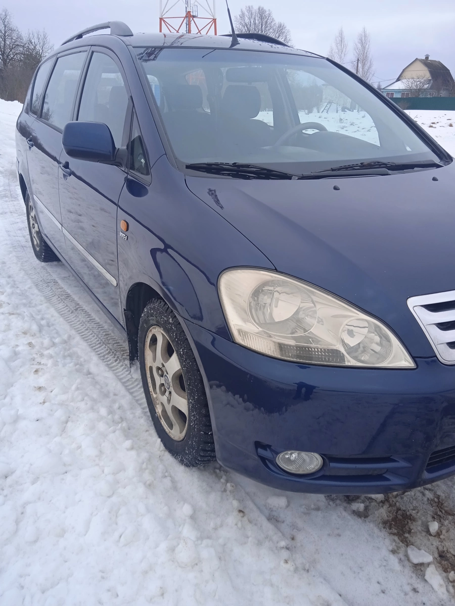 Toyota Avensis Verso I, 2002