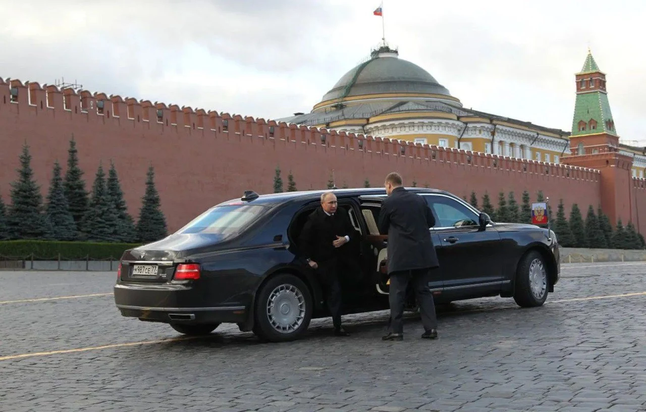 Путин предпочитает отечественные автомобили, рассказали в Гараже особого назначения