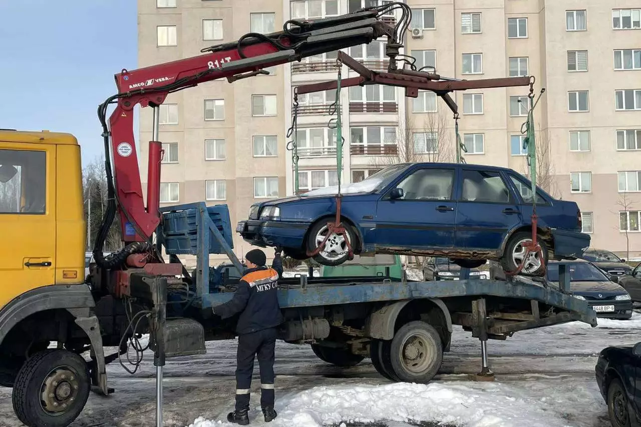 На штрафстоянках в Минске скопились «ничейные» автомобили