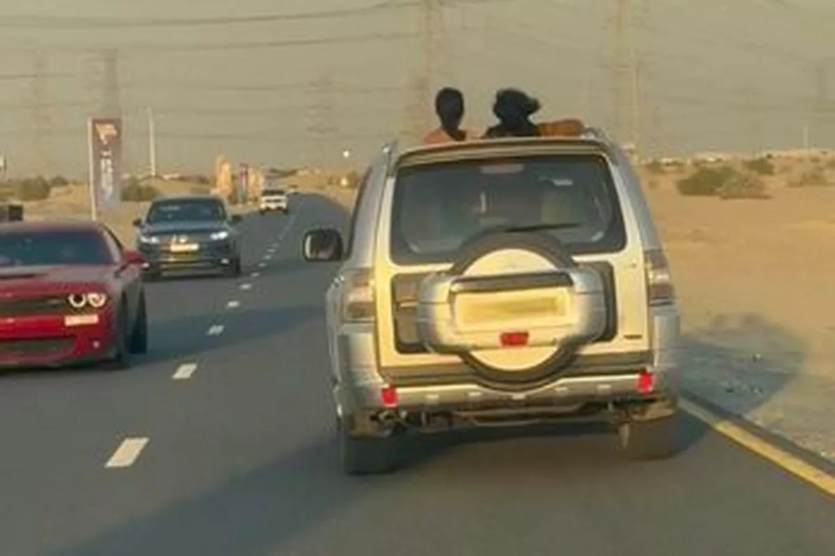 В Дубае любителей высунуться в люк автомобиля ждет штраф в $550, авто конфискуют