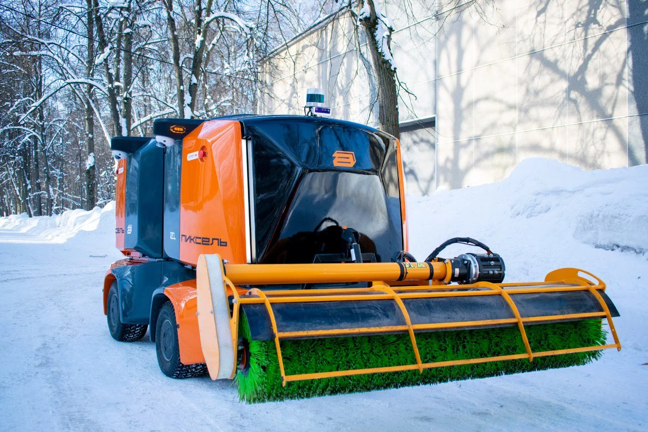 Правительство Москвы приняло на работу роботов-снегоуборщиков с белорусскими корнями