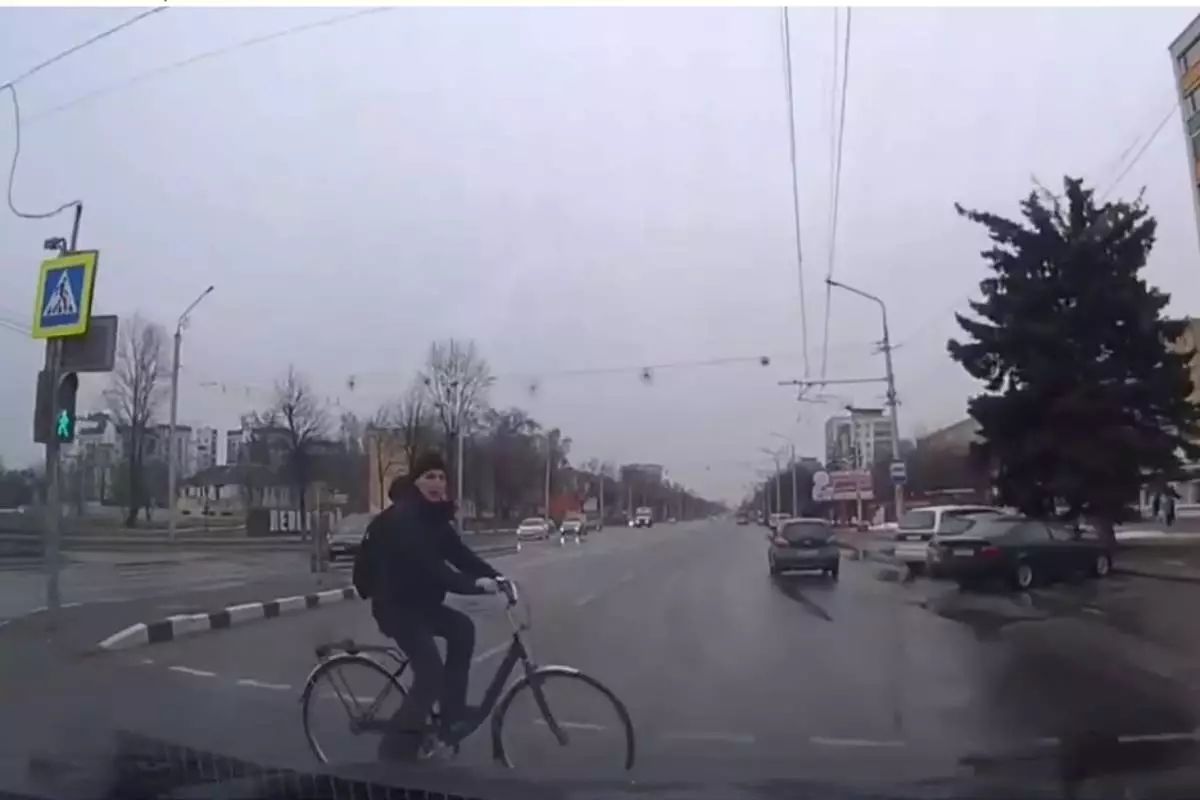 На пешеходном переходе в Бобруйске сбили велосипедиста