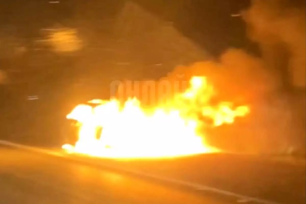 Автомобиль Audi сгорел на трассе М1