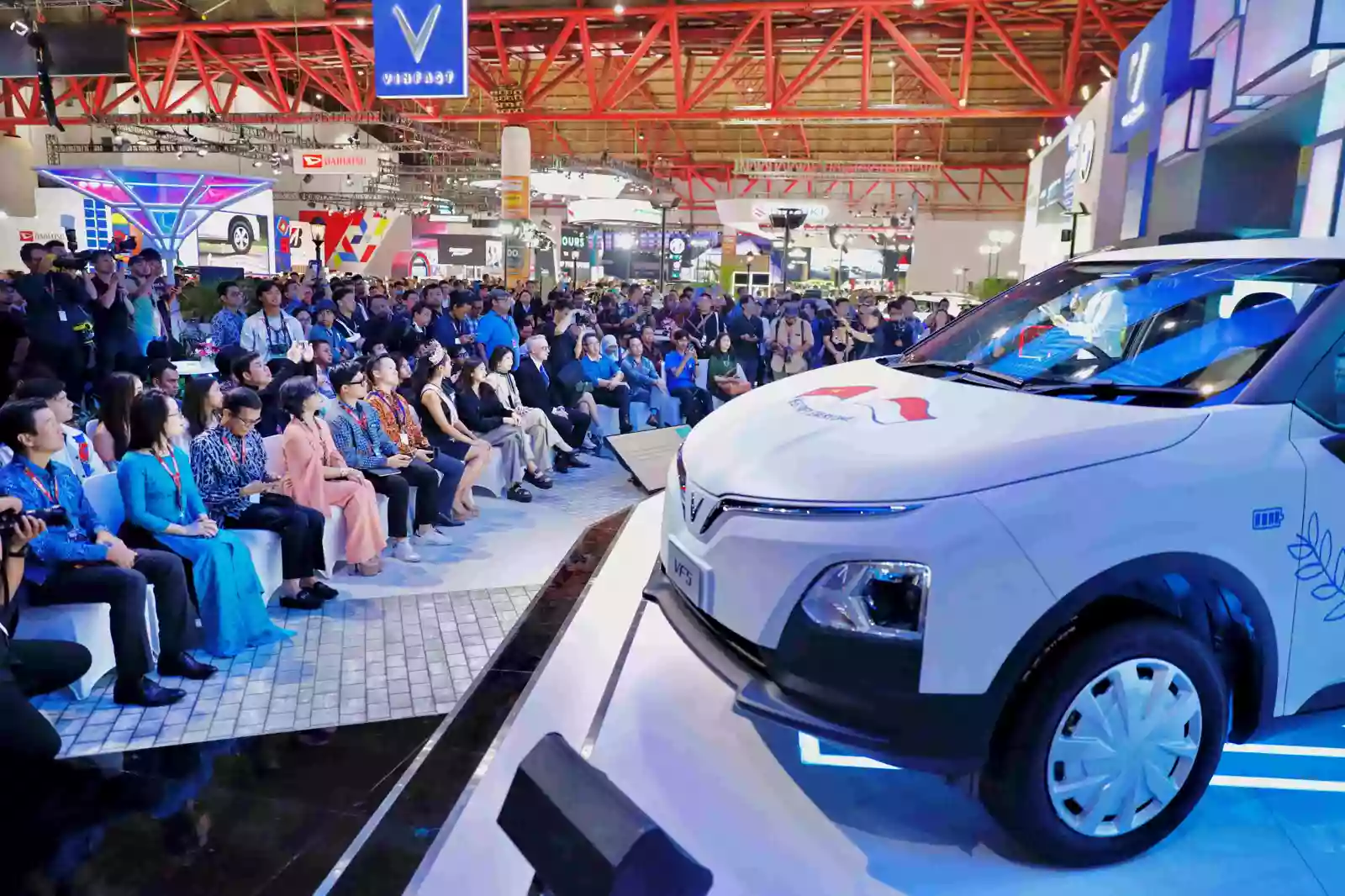 VinFast представил первую линейку электромобилей с правым рулем